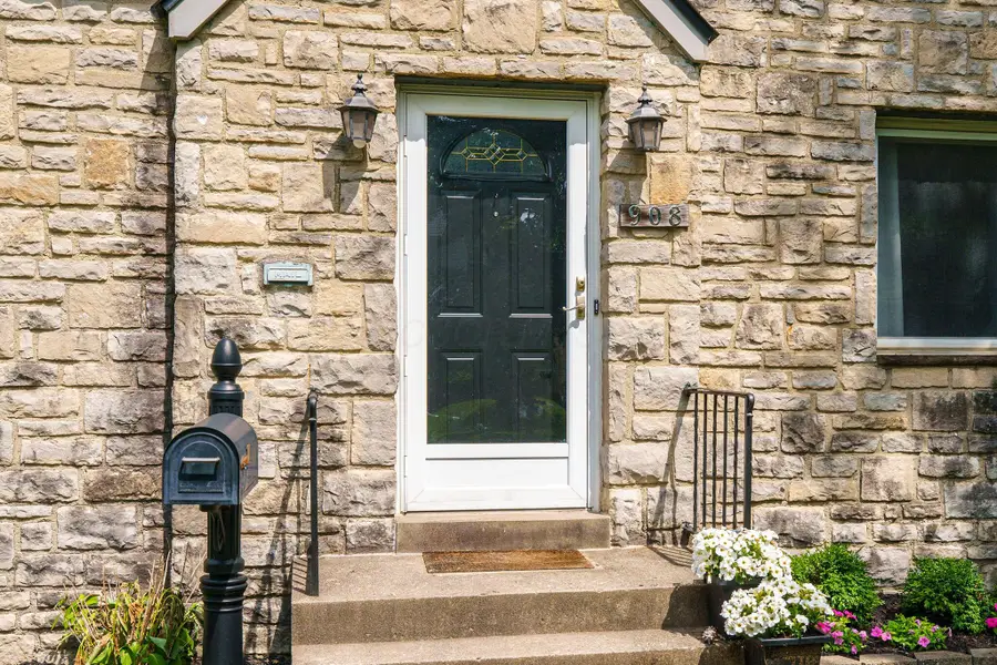 908 Vernon Road, Columbus, OH 43209 - #2
