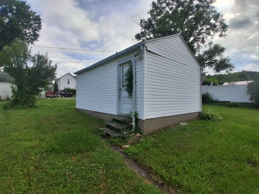 215 Whitehouse Street, Crooksville, OH 43731 - #3
