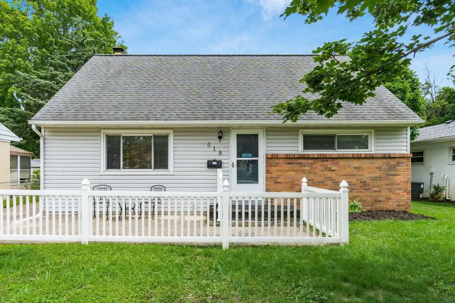 618 Savannah Drive, Columbus, OH 43228 - #3