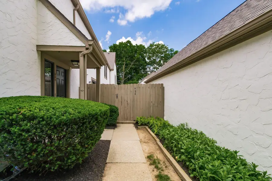 434 Edinburgh Road, Dublin, OH 43017 - #2