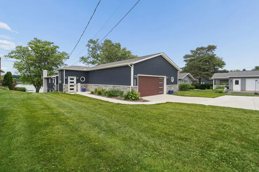 1300 E Choctaw Drive, London, OH 43140 - #2