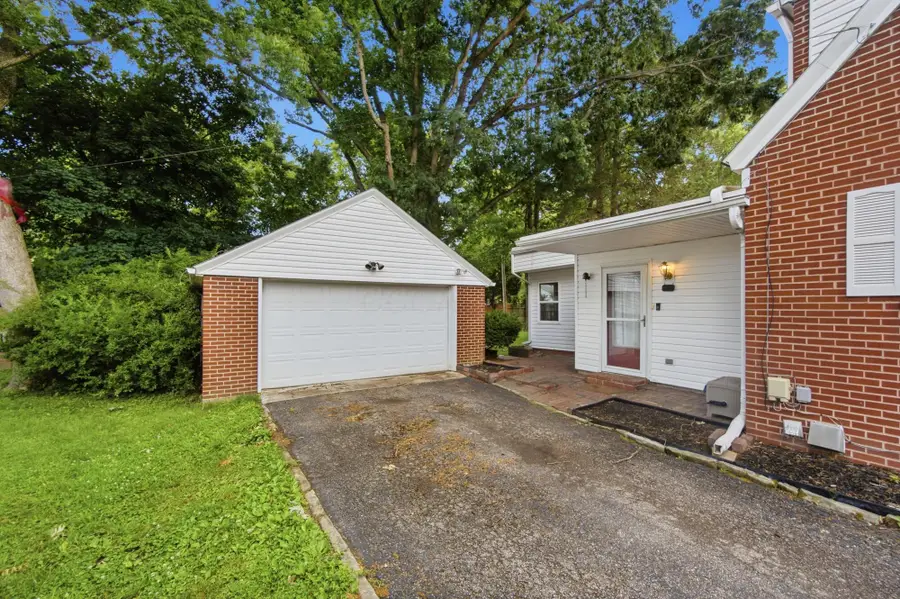 933 E High Street, Mount Vernon, OH 43050 - #3