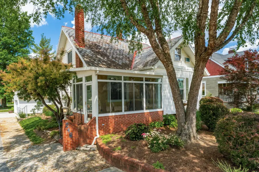 248 N High Street, Canal Winchester, OH 43110 - #2
