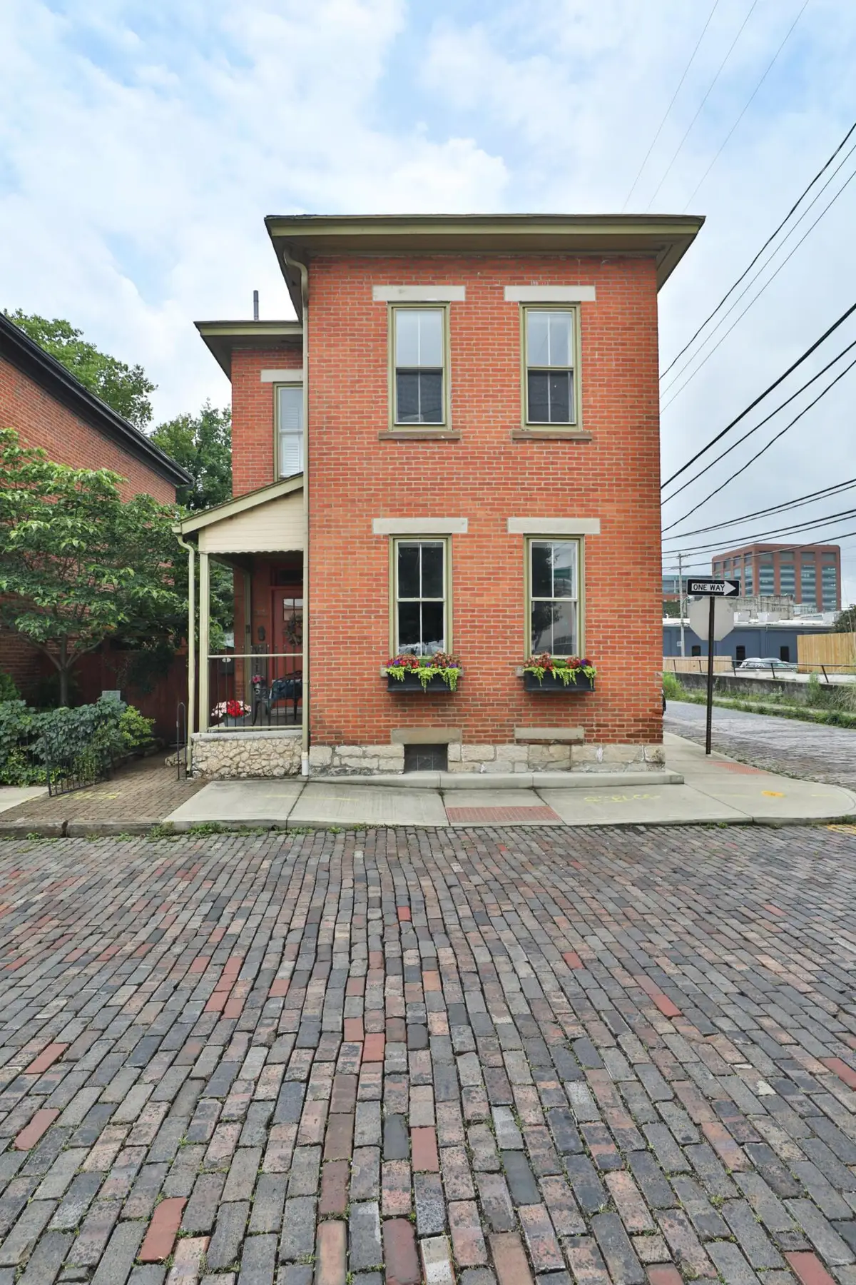 31 E Blenkner Street, Columbus, OH 43215 - #1