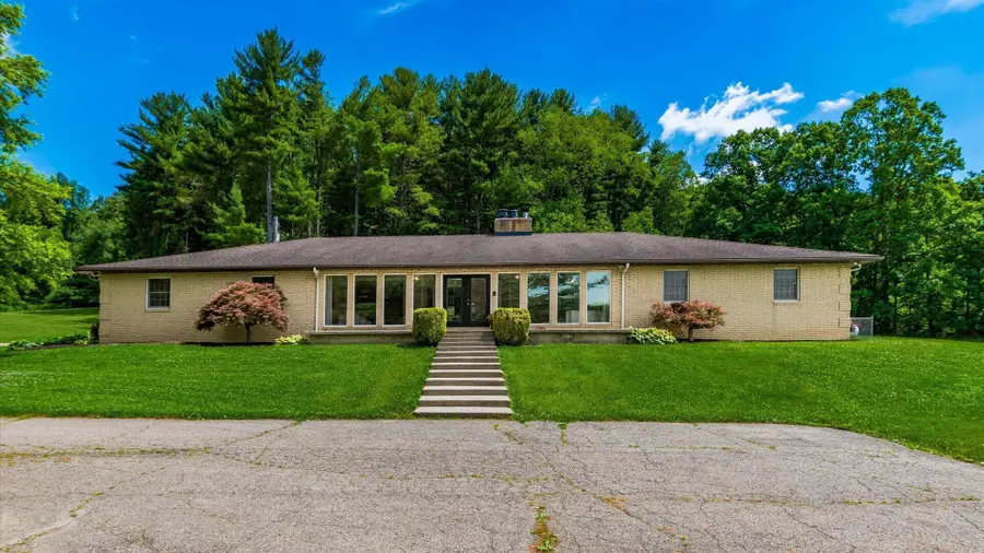 255 Briarwood Drive, Newark, OH 43055 - #3