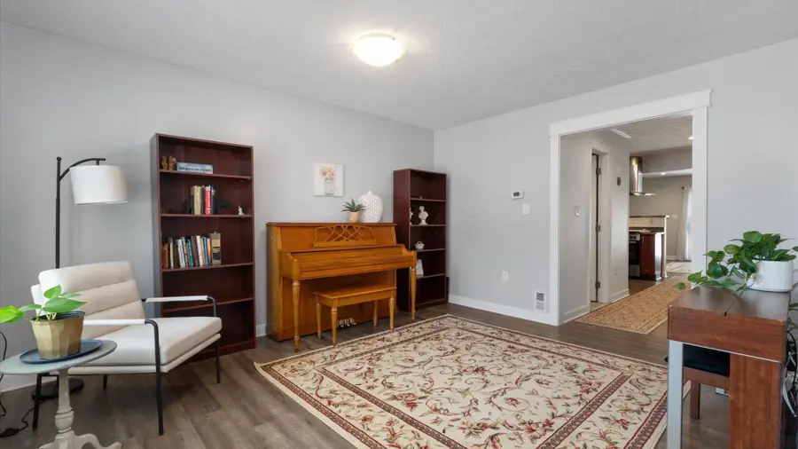 1366 Londondale Parkway, Newark, OH 43055 - #3