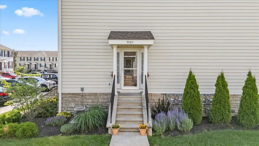 7043 Monarchos Drive, New Albany, OH 43054 - #3
