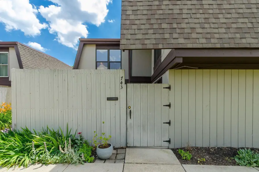 743 Worthington Forest Place, Columbus, OH 43229 - #2
