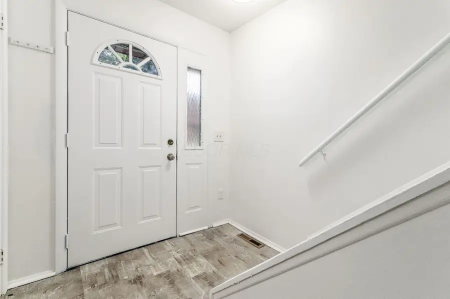 413 Shell Court E, Columbus, OH 43213 - #3