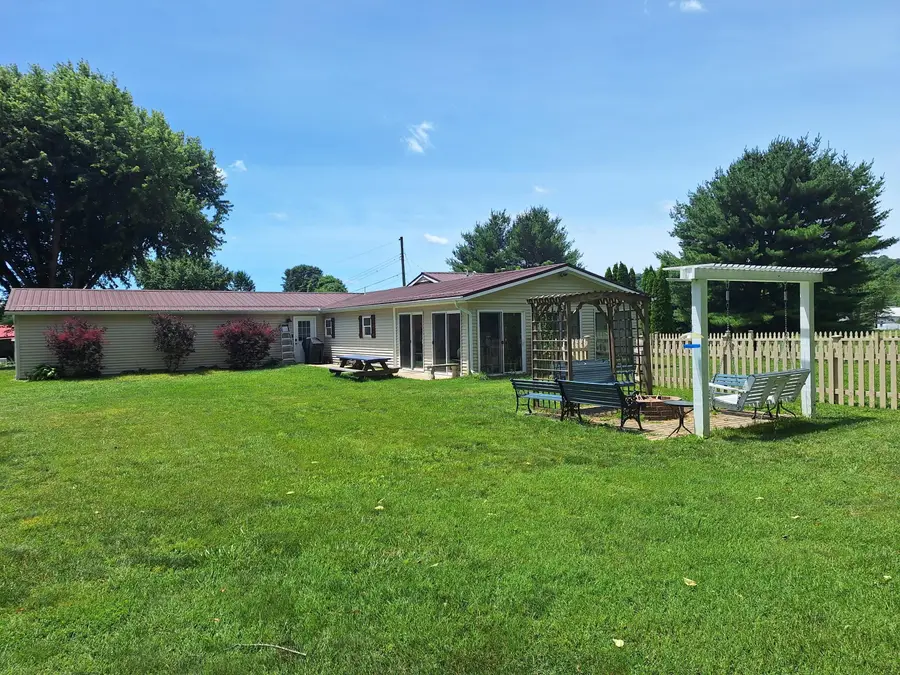 83 East Street, Saint Louisville, OH 43071 - #3