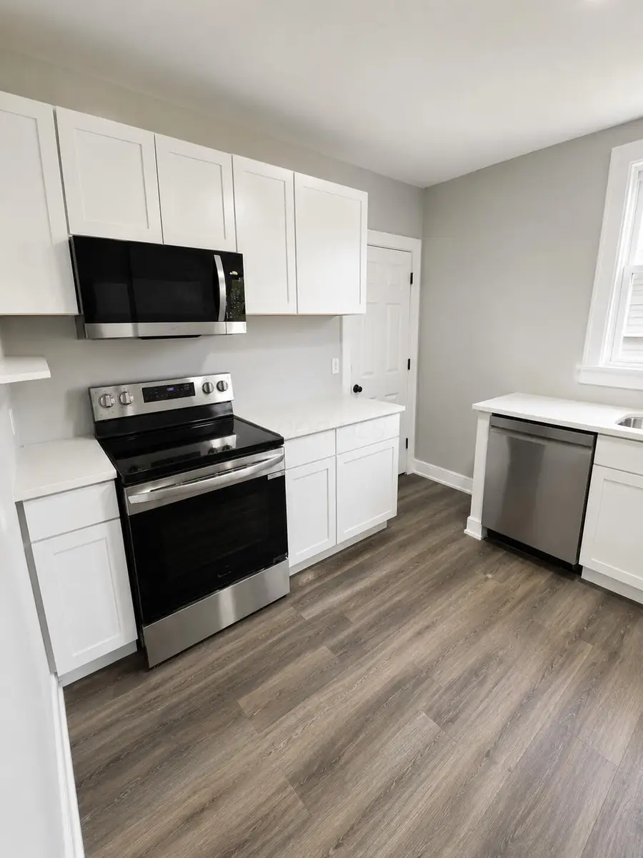 930 E 15th, Columbus, OH 43211 - #2