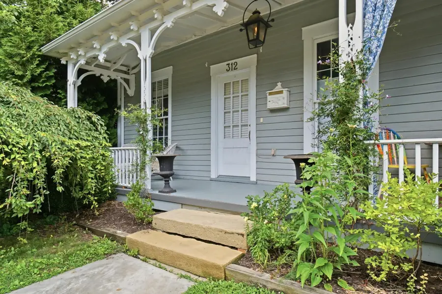 312 E College Street, Granville, OH 43023 - #2