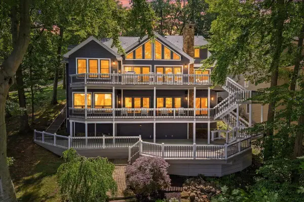 657 King Beach Drive, Howard, OH 43028