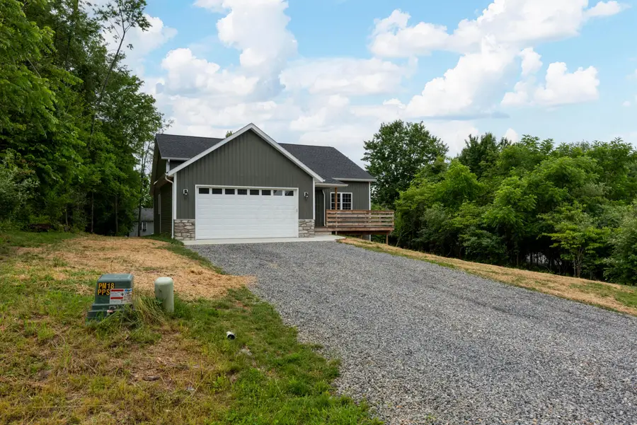 196 N Ridge Heights Drive, Howard, OH 43028 - #3