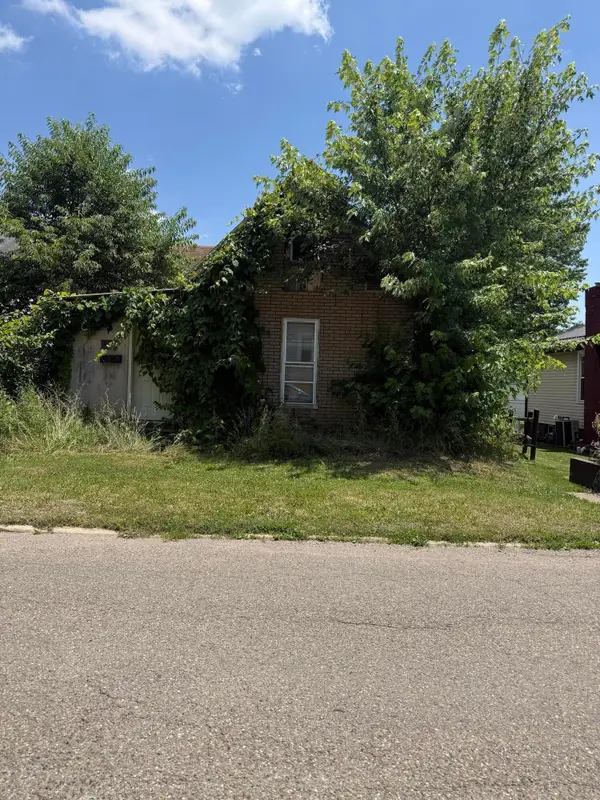 311 Mcconnell Street, Uhrichsville, OH 44683