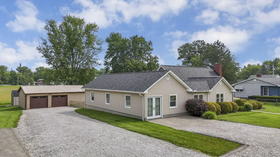 320 W Jefferson Street, Baltimore, OH 43105 - #2