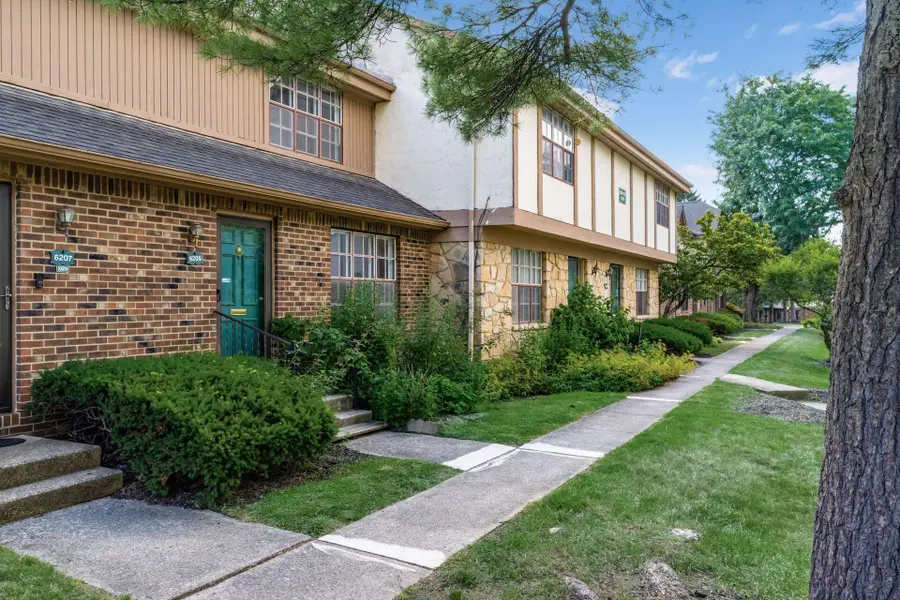 6205 Stornoway Drive S, Columbus, OH 43213 - #2