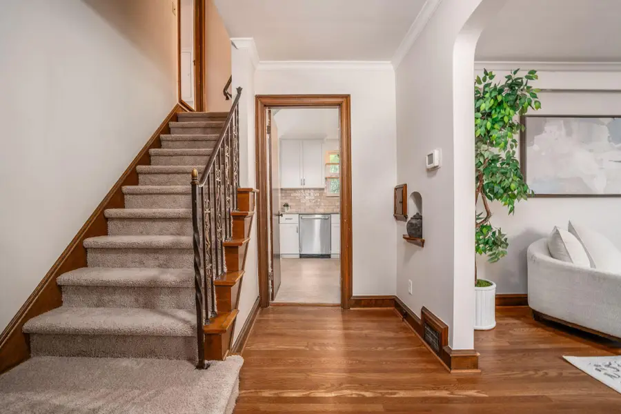870 Euclaire Avenue, Columbus, OH 43209 - #2