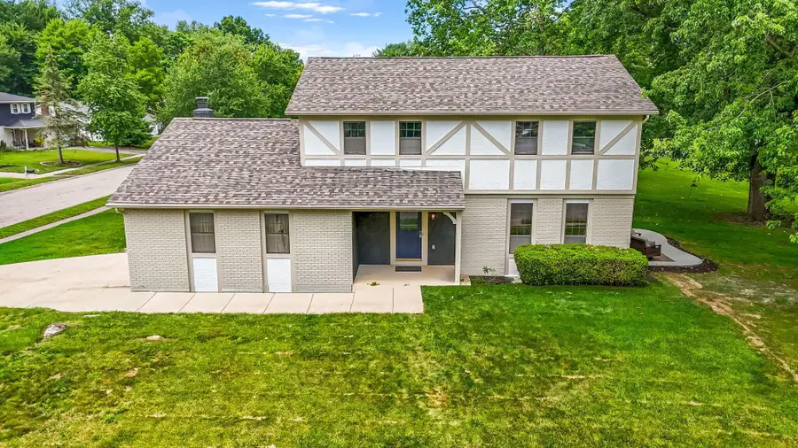 7010 Rockwoods Place, Worthington, OH 43085 - #2