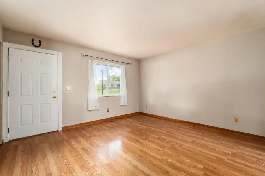 858 Liverpool Place, Westerville, OH 43081 - #3