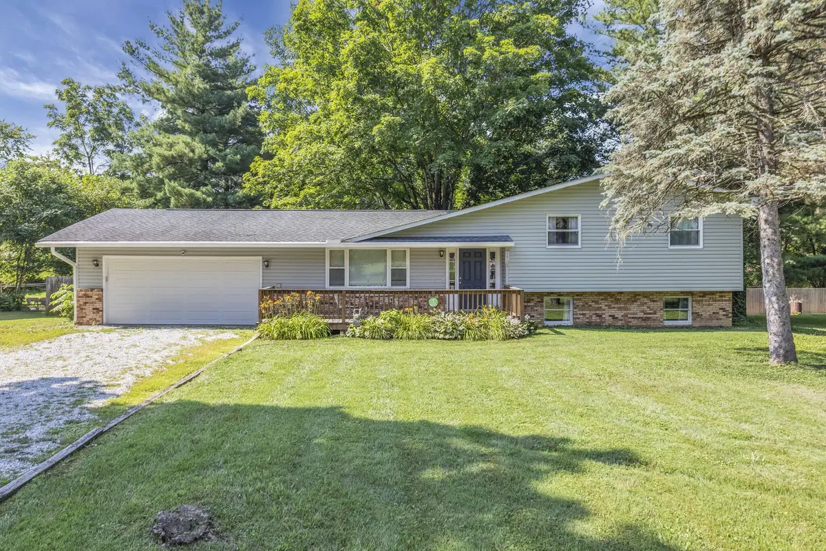 281 Middle Ground Sw, Pataskala, OH 43062 - #1