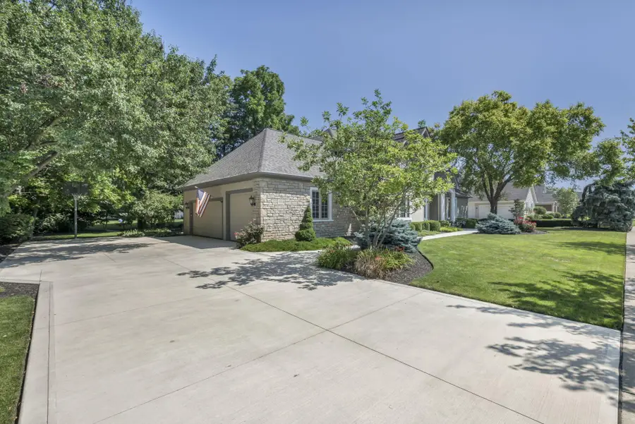 5976 Heritage Lakes Drive, Hilliard, OH 43026 - #2