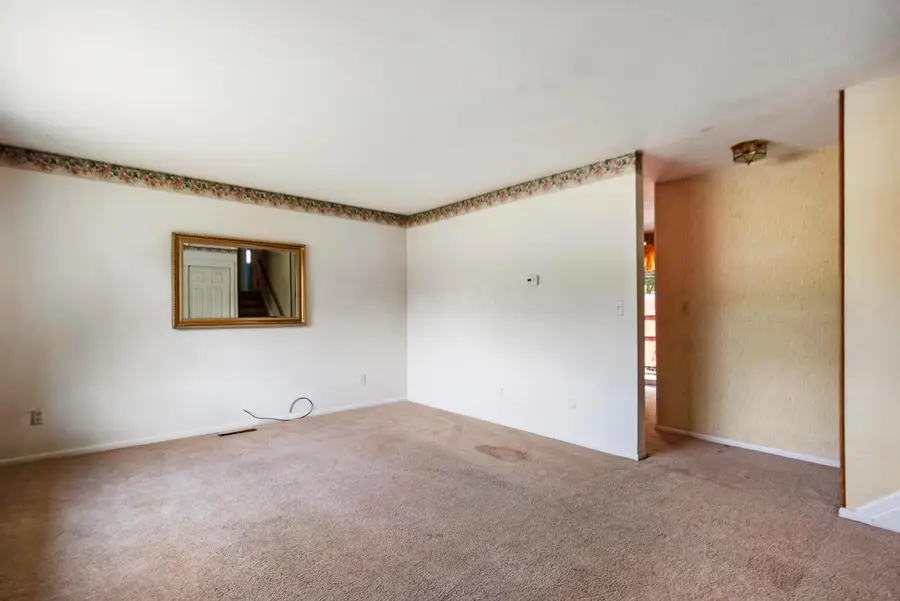 6612 Kings Charter Road, Reynoldsburg, OH 43068 - #2