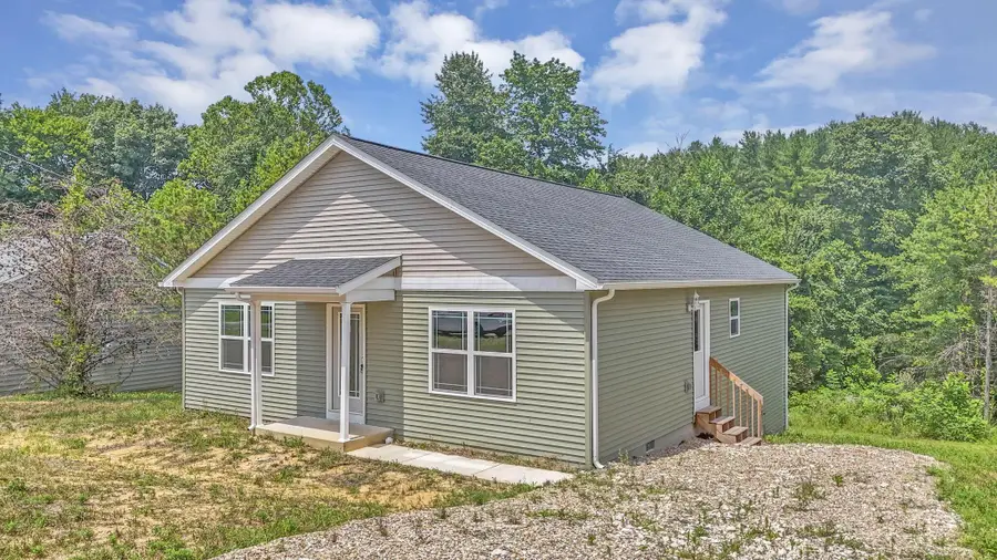 353 Elm Street, New Straitsville, OH 43766 - #3