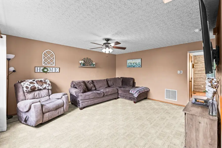 1098 Wesley Drive, London, OH 43140 - #2
