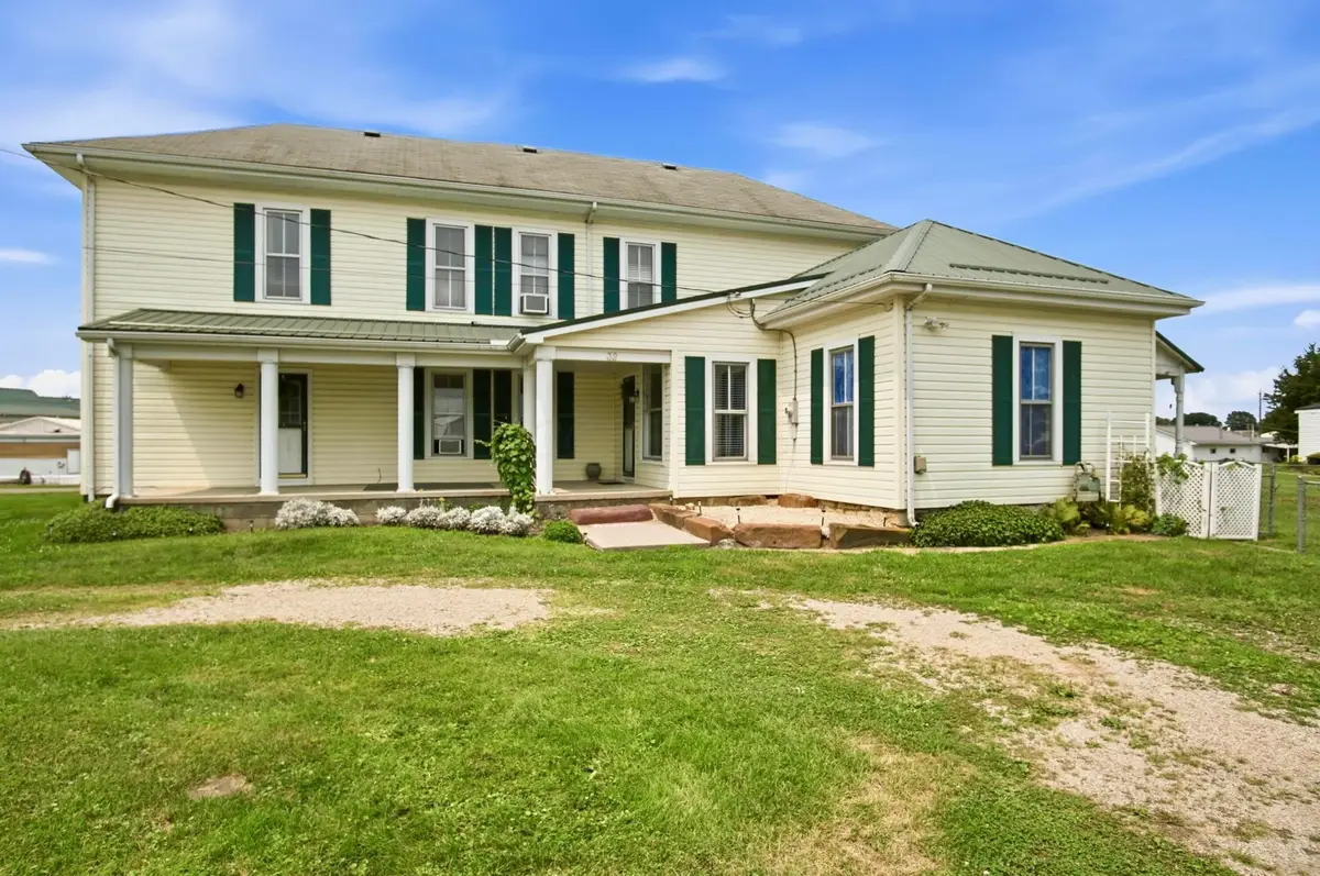 32 E 1st Street, Frazeysburg, OH 43822 - #1