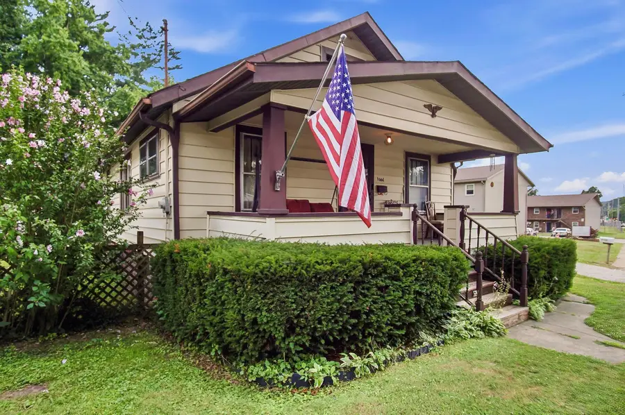1006 Pershing Road, Zanesville, OH 43701 - #2