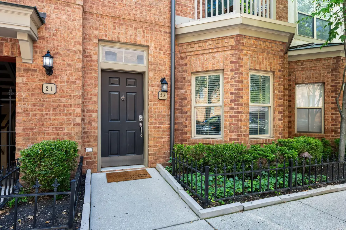 23 W Lincoln Street, Columbus, OH 43215 - #1