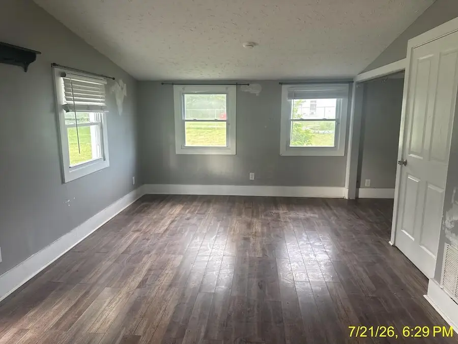 121 W Center Street, London, OH 43140 - #2