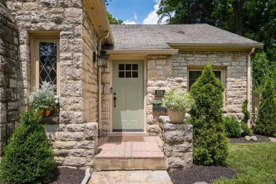216 Erie Road, Columbus, OH 43214 - #3