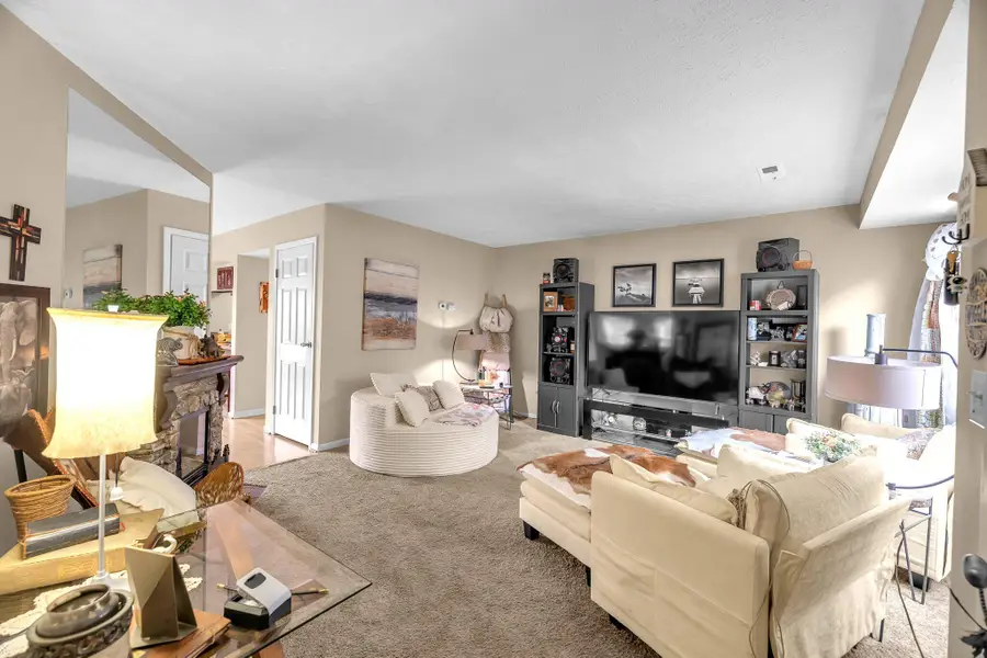 1697 Park Row Drive, Columbus, OH 43235 - #3