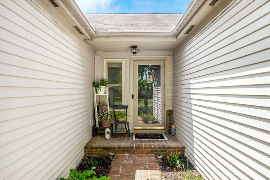 2125 Kingsglen Drive, Grove City, OH 43123 - #3