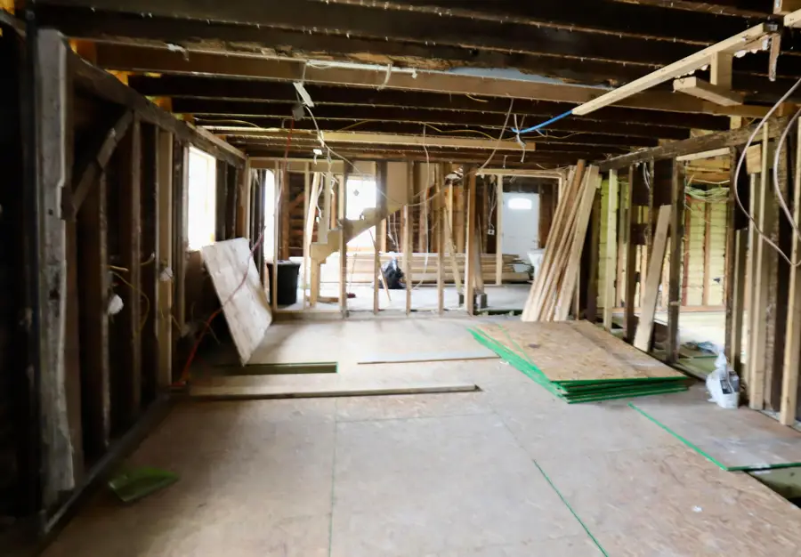 105 W North, Hebron, OH 43025 - #2