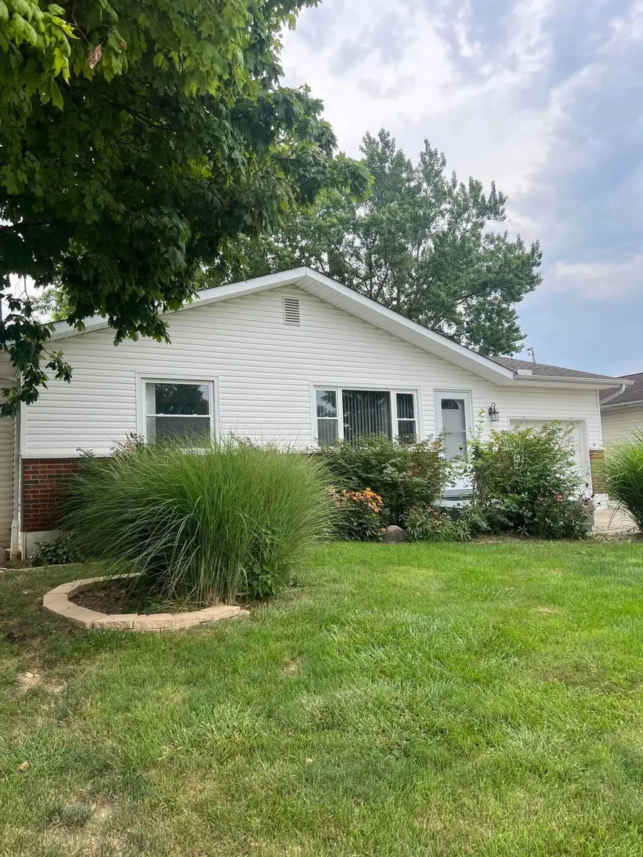 585 Hillsdale Drive, West Jefferson, OH 43162 - #2