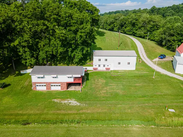 21569 State Route 16, Coshocton, OH 43812