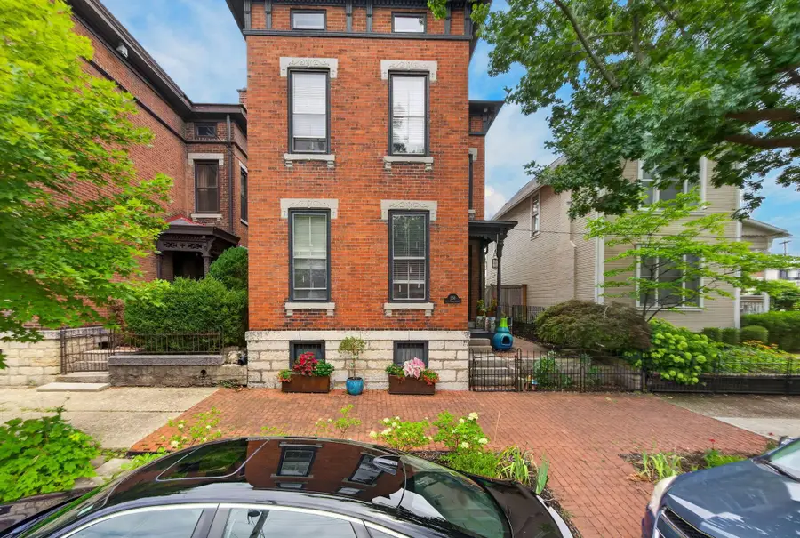 556 City Park Avenue, Columbus, OH 43215 - #3