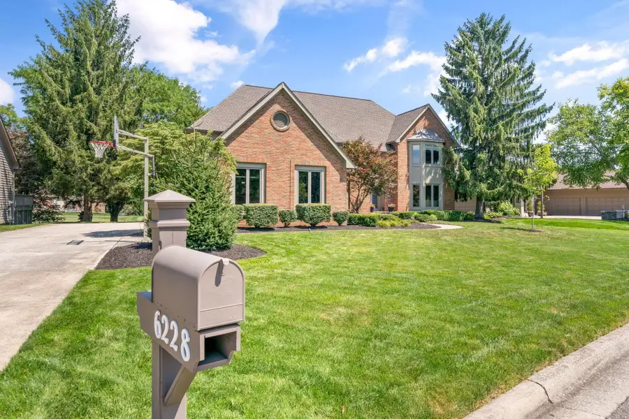 6228 Inverurie Drive W, Dublin, OH 43017 - #2