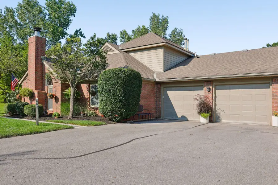884 Village Brook Way, Columbus, OH 43235 - #2