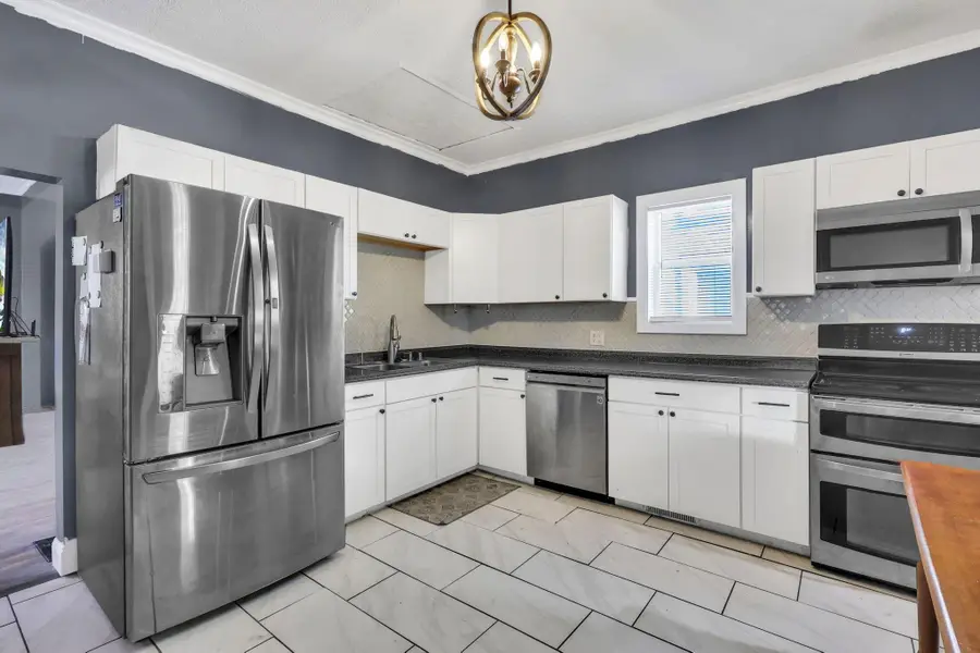 412 Garfield Avenue, Lancaster, OH 43130 - #3