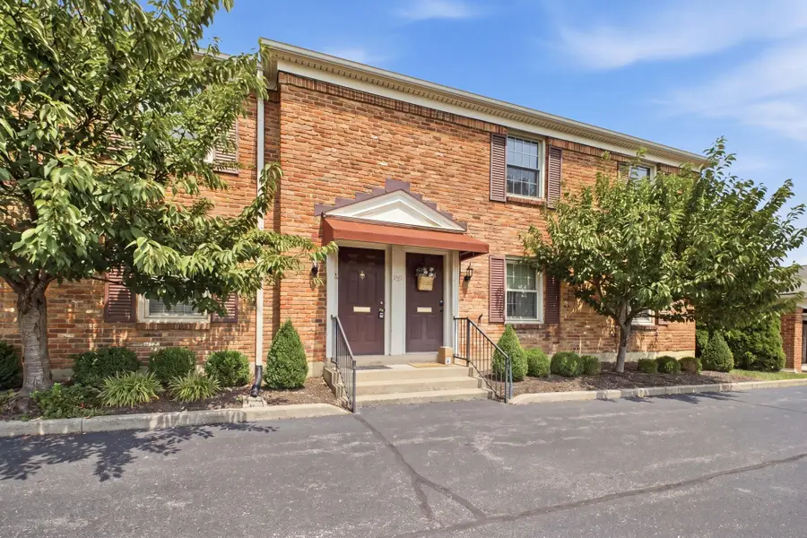 952 Chatham Lane, Columbus, OH 43221 - #2