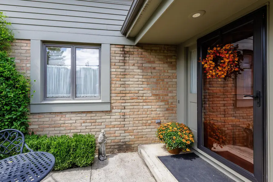 6457 Strathaven Court E, Worthington, OH 43085 - #3