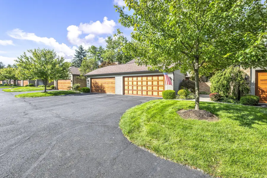 1114 Strathaven Drive N, Worthington, OH 43085 - #3
