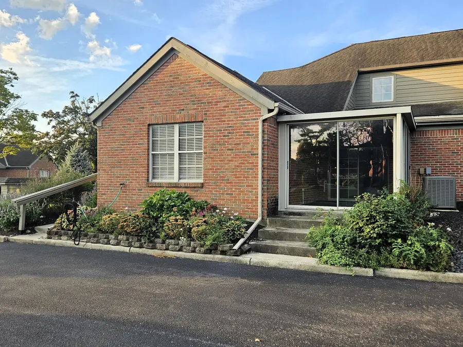 3613 Hunters Crossing Drive, Grove City, OH 43123 - #2