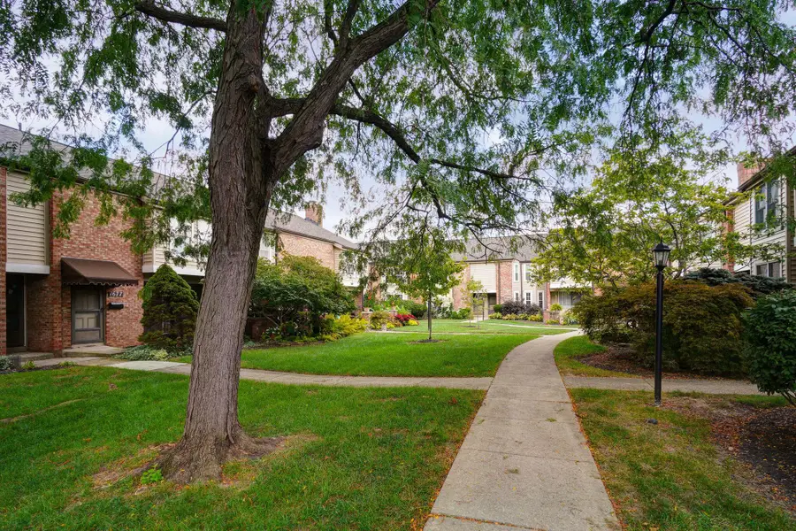 1689 Saint Albans Court, Columbus, OH 43220 - #2