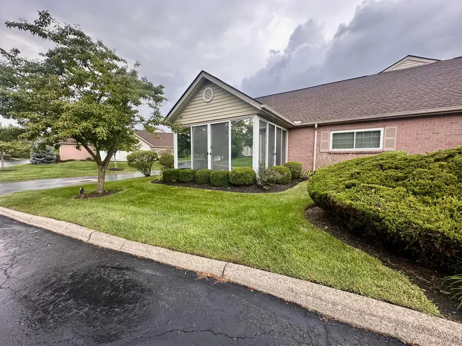 2018 Farmbrook Circle N, Grove City, OH 43123 - #2