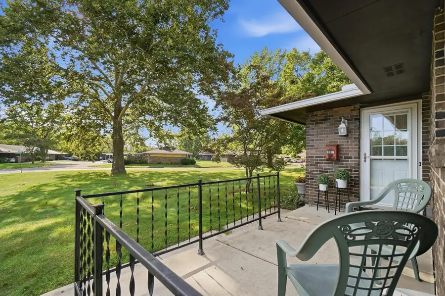 1237 Woodbrook Lane, Columbus, OH 43223 - #2